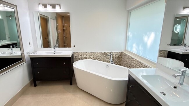Building Photo - 3767 Oak Ridge Cir