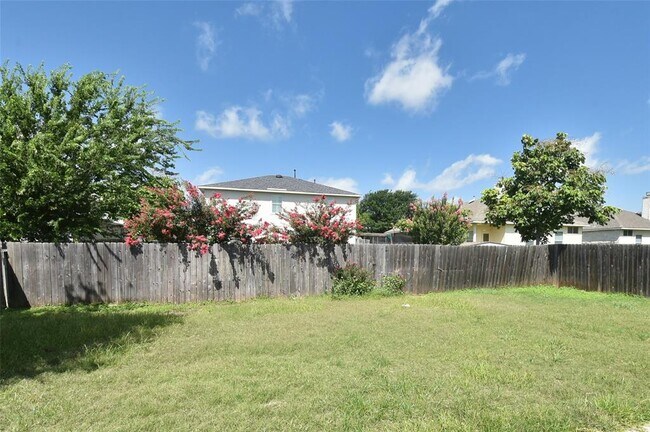 Building Photo - 807 Estancia Way