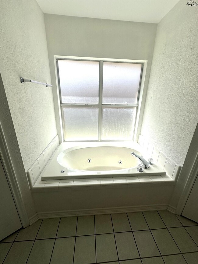 Building Photo - 5004 Bayberry Dr