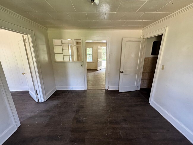 Building Photo - 2/1 with extra space in Uptown Shelby, NC