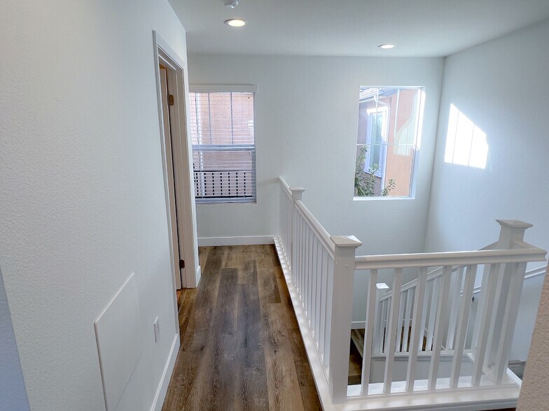 Building Photo - 16710 Nicklaus Dr