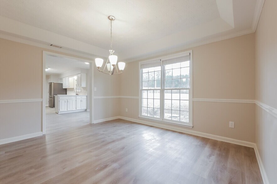 Building Photo - 9908 Point View Dr
