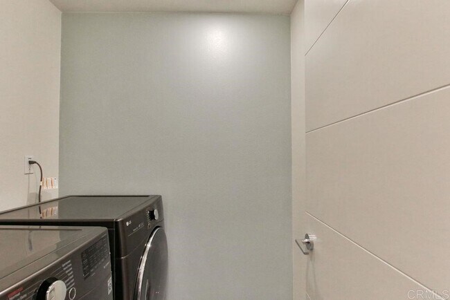 Building Photo - Newer 3 Bedroom Townhouse Near Otay Ranch ...