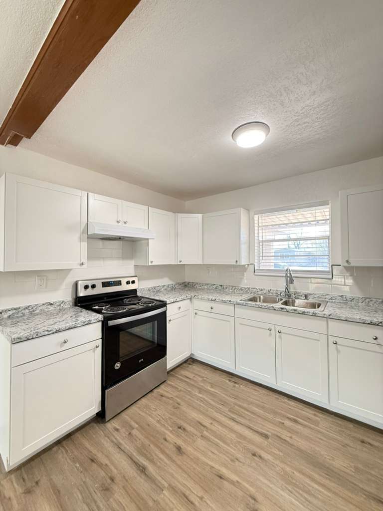 Building Photo - 317 E Lindbergh Blvd