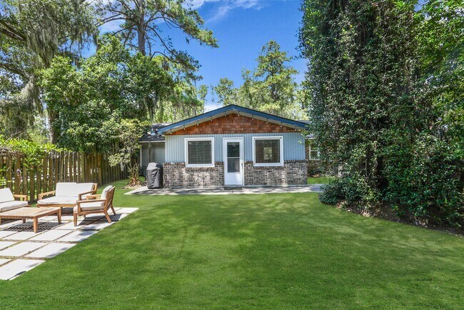 Building Photo - 9 Hillyer Dr