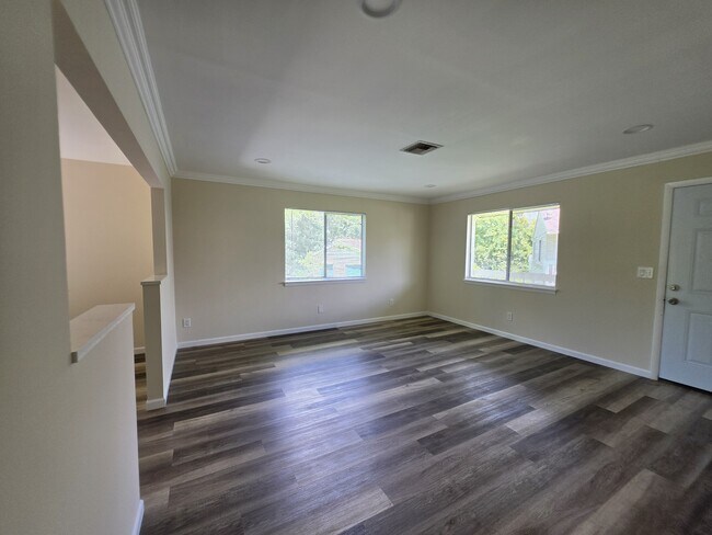 Building Photo - 2455 Thomasson Dr