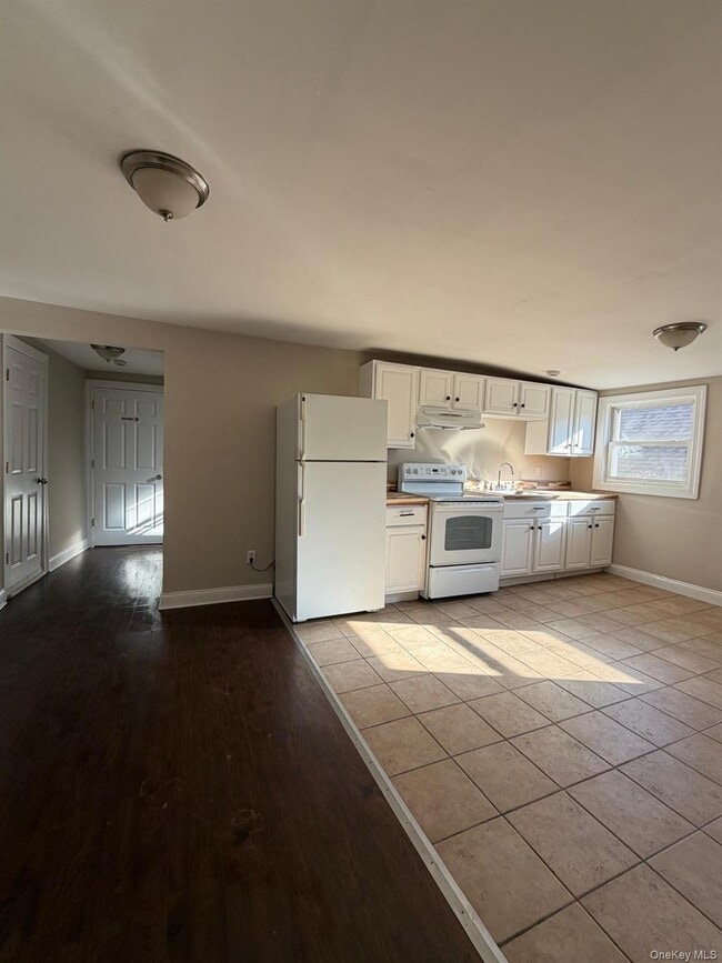 Building Photo - 13 Hammersley Ave