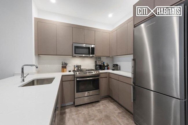 Building Photo - Sienna37