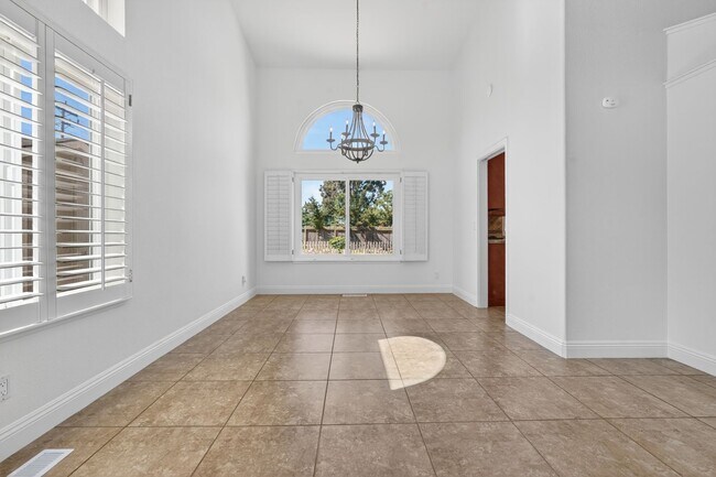 Building Photo - Toro Sunshine Expansive 4 Bed/ 3 Bath Home!