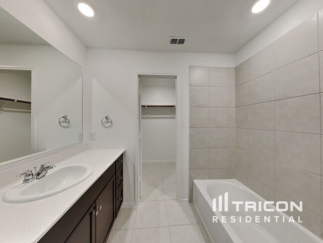 Building Photo - 5620 Rockrose Ln