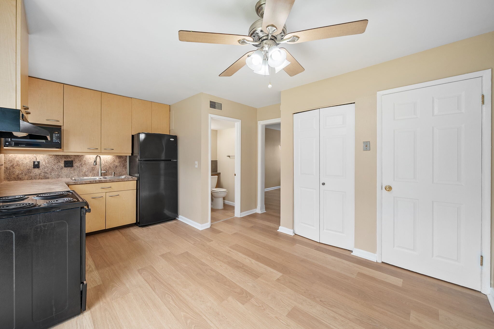 Building Photo - 447 Olian Dr