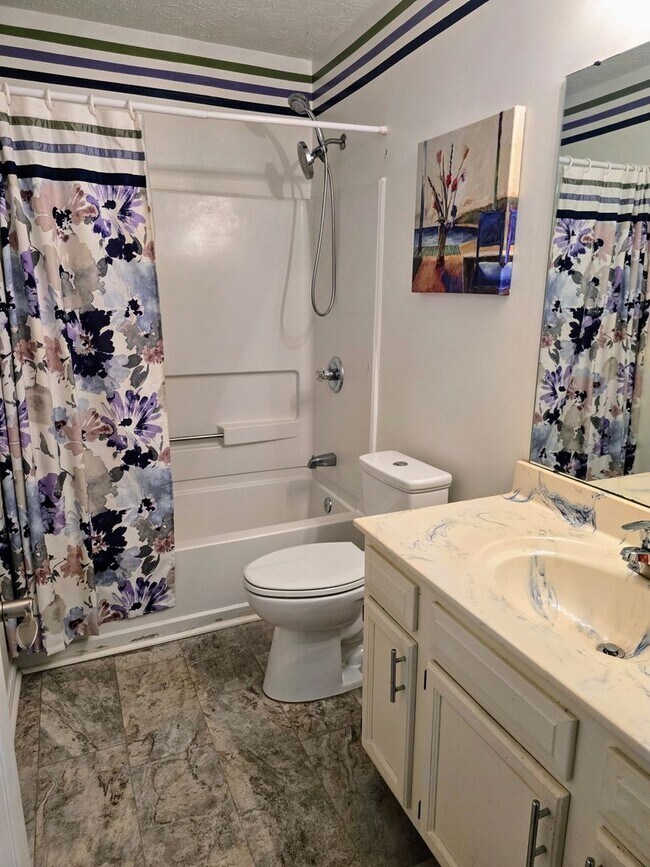 Building Photo - 3 Bed 2 Bath Huber Heights