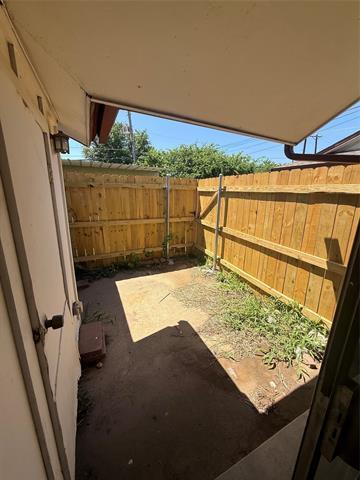 Building Photo - 708 E Pecan St