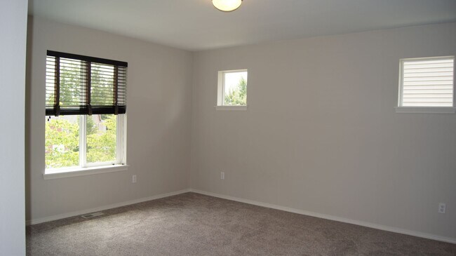 Building Photo - Lovely, upgraded DuPont home