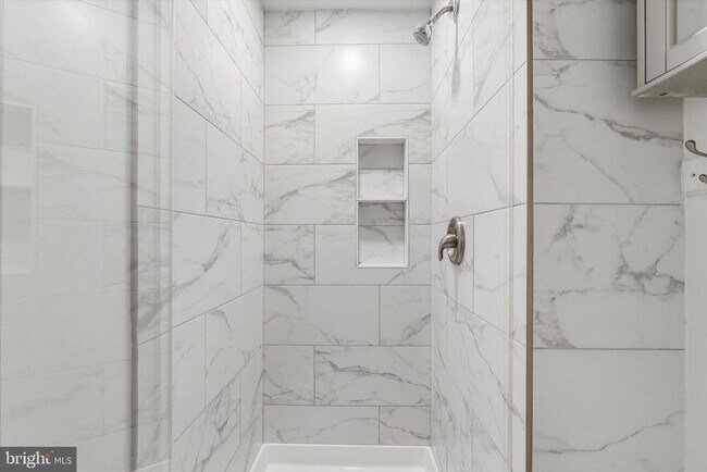 Building Photo - 530 S 15th St