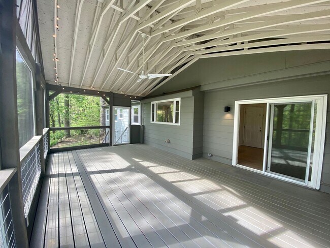 Building Photo - East AVL - Mid Century Modern Beauty in Bo...