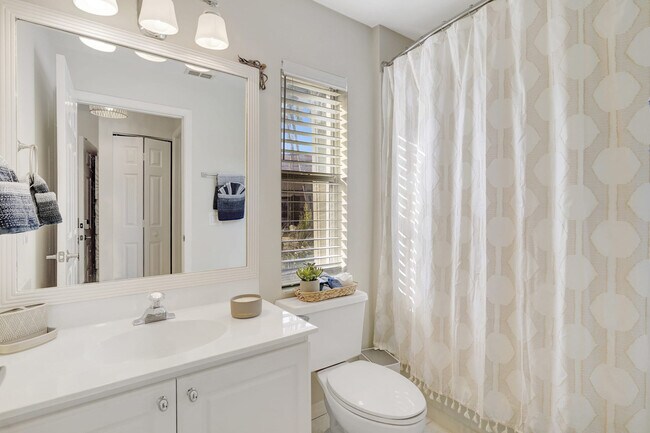 Building Photo - 6726 Sloane Pl