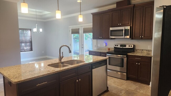 Building Photo - 2133 Janet St