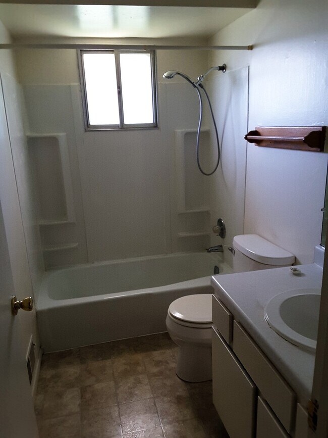 Building Photo - '051