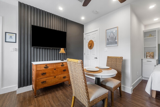 Building Photo - 43 W Plumosa Ln