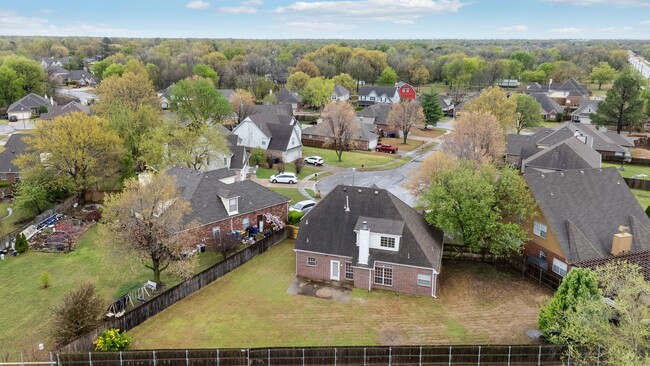 Building Photo - Remodeled 2 story in desired Stone Mill Br...