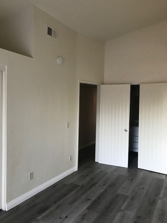 Building Photo - Rancho Meadows