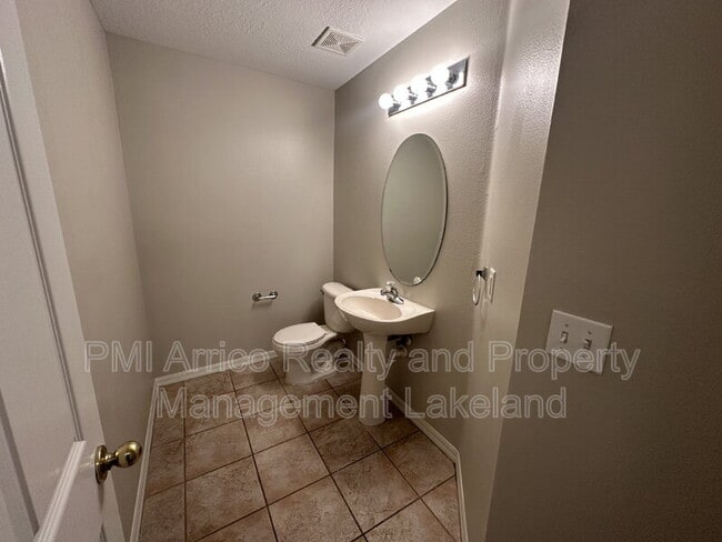 Building Photo - 6955 Lake Eaglebrooke Dr