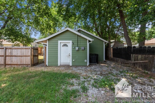 Building Photo - 2 bedroom home, GET 1/2 OFF 1ST MONTH!