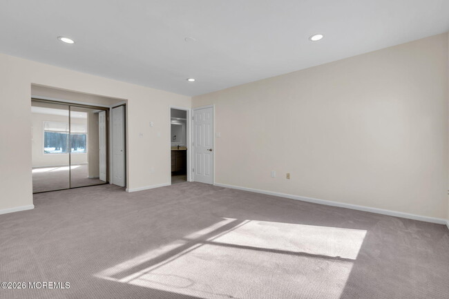 Building Photo - 129 Amberly Dr