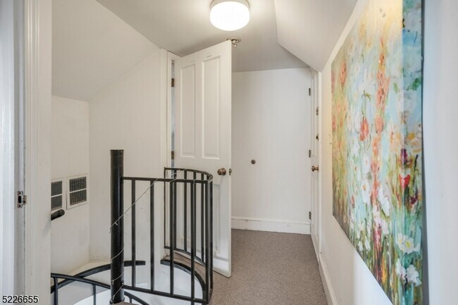 Building Photo - 94 Park St