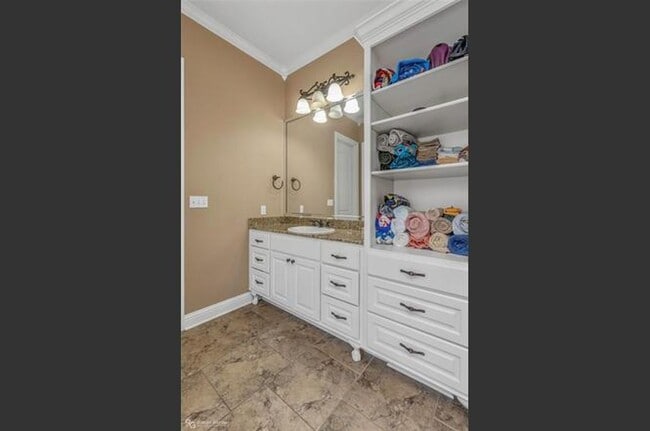 Building Photo - Gorgeous 4 Bedroom Home with Bonus Room in Bossier!