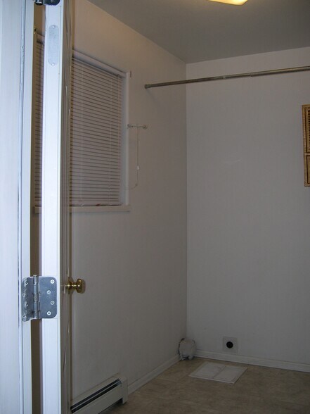 Building Photo - 461 N Sun Ct