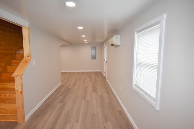 Building Photo - RTSA25-27