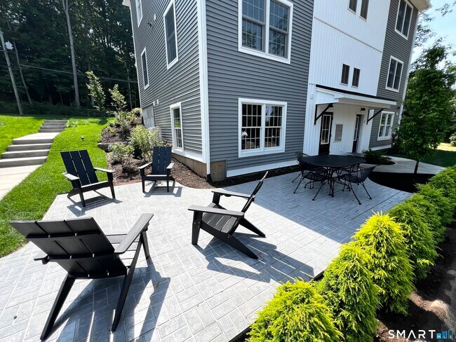 Building Photo - 179 Butternut St