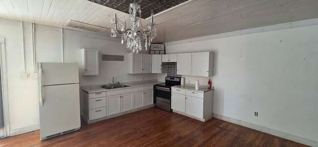 Building Photo - Large home on a corner lot in Ville Platte