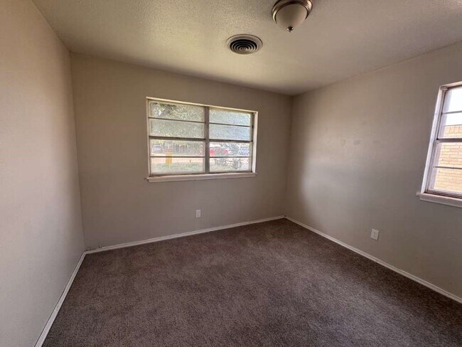 Building Photo - 5431 45th St