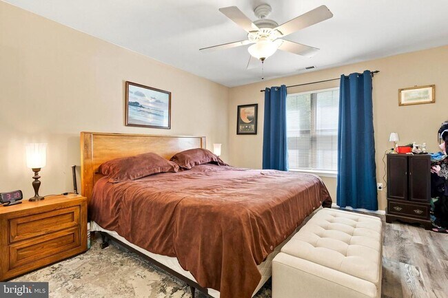 Building Photo - 53A W Bluebell Ln
