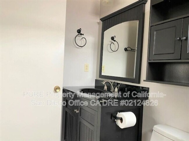 Building Photo - 2925 Luana Dr