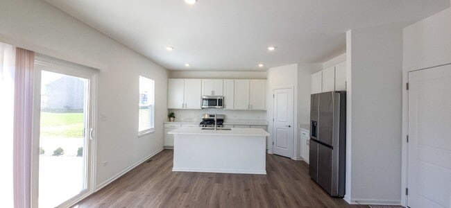 Building Photo - 8487 Redmond St