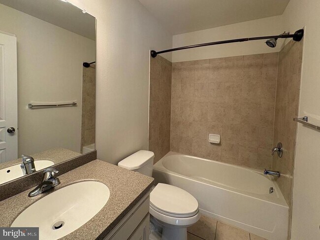 Building Photo - 142 Sills Ln