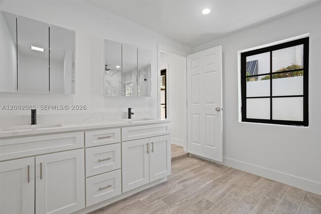 Building Photo - 434 Aragon Ave