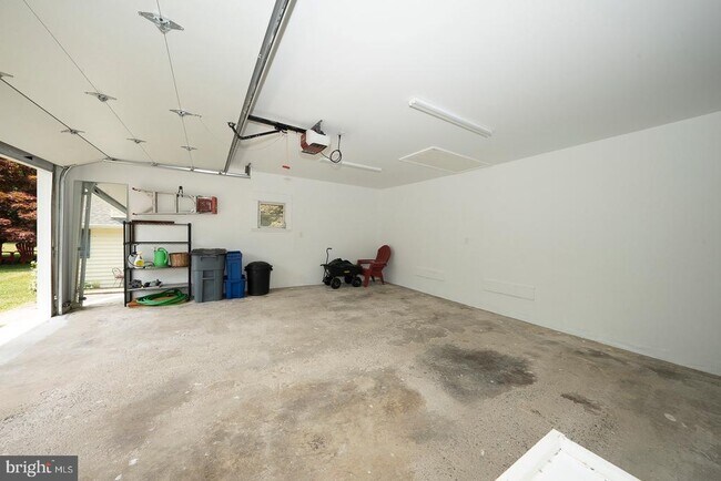 Building Photo - 533 Monument Ave