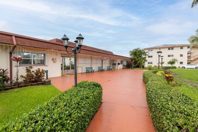 Building Photo - 5300 Washington St