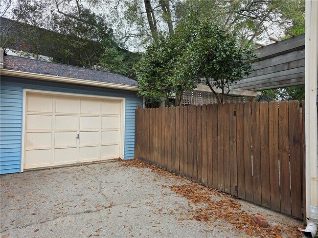 Building Photo - 8 Old Decatur Cir