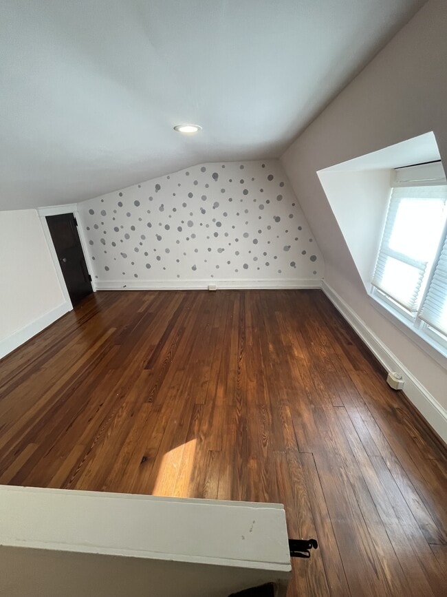 Building Photo - 1209 Elm Ave