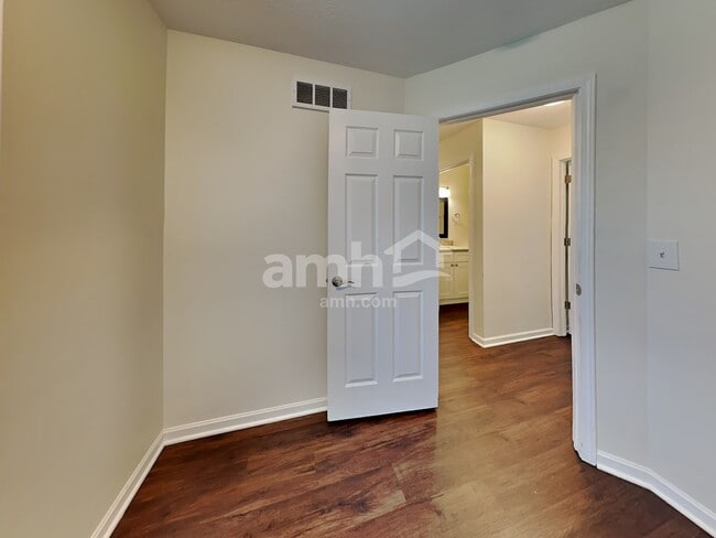 Building Photo - 1161 Barlowe Run Dr