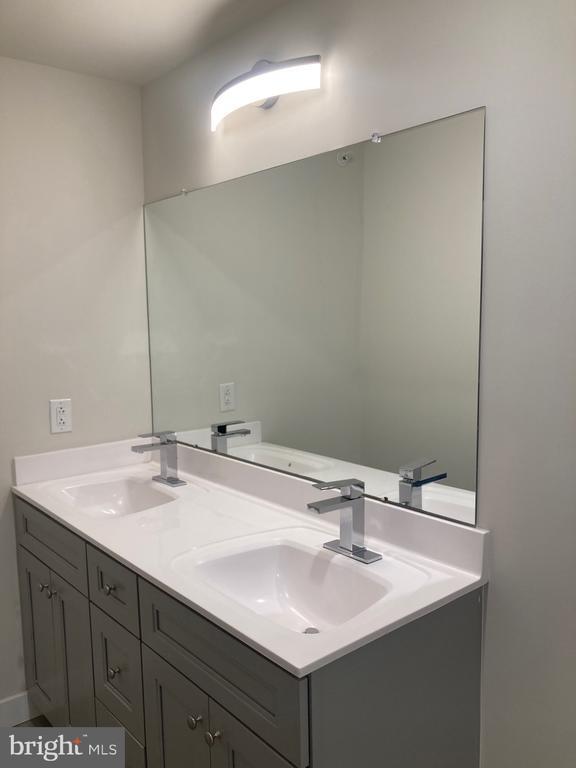 Building Photo - 2551 N Front St