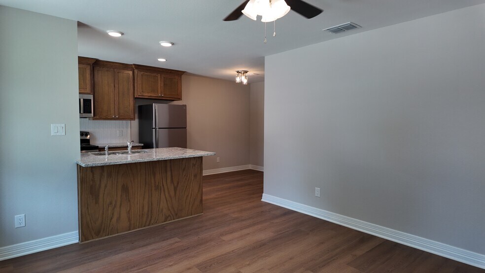 Building Photo - 406 Lake Lamond Rd
