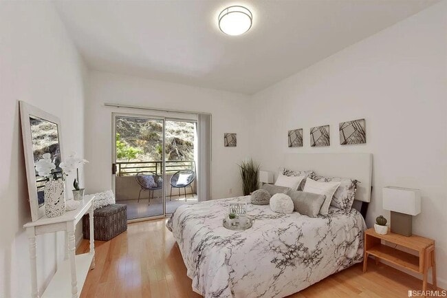 Building Photo - 260 Caldecott Ln