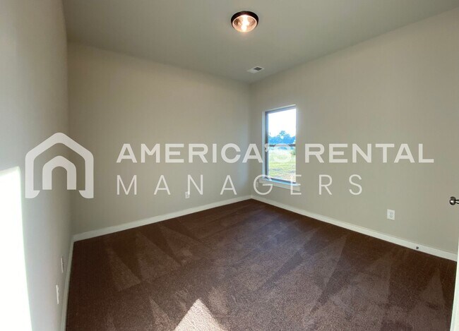 Building Photo - Home for Rent in Weaver AL. Available to V...